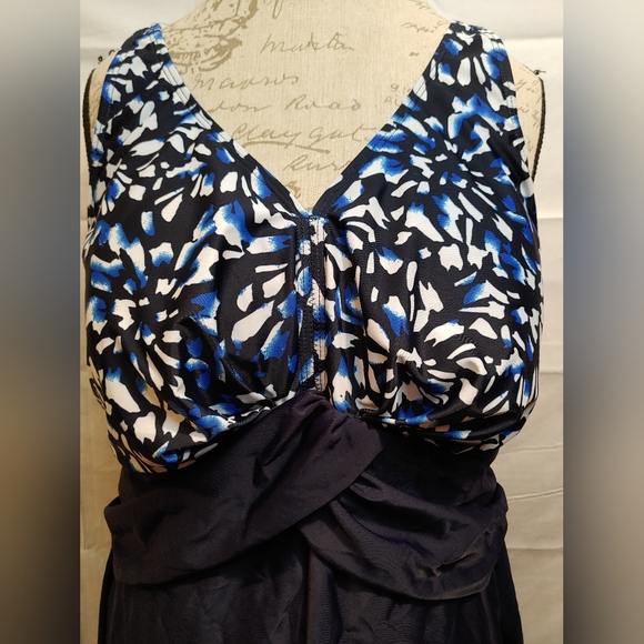 PERONA Women's Plus Size Shaping Floral Blue One Piece Swim Dress Size 20W NWOT - Picture 3 of 12